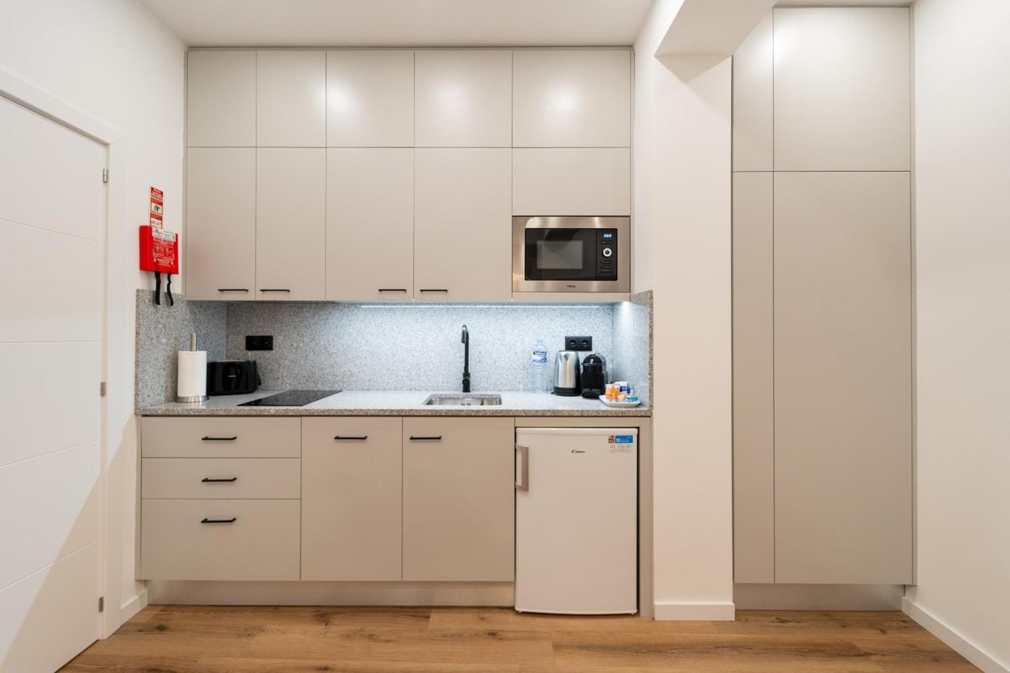 Casa Flores - 2 Bedroom, Lift, Ac, Car Parking - Extra Porto Kültér fotó