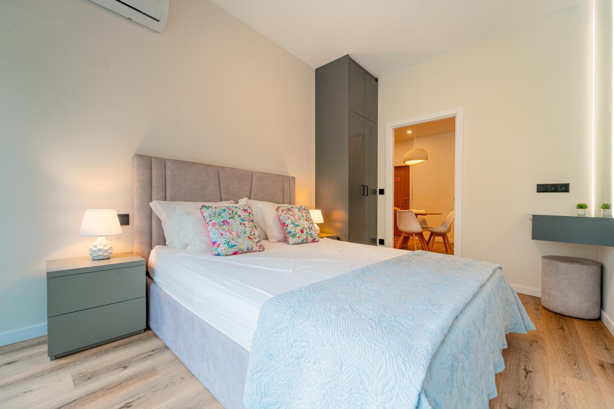 Casa Flores - 2 Bedroom, Lift, Ac, Car Parking - Extra Porto Kültér fotó