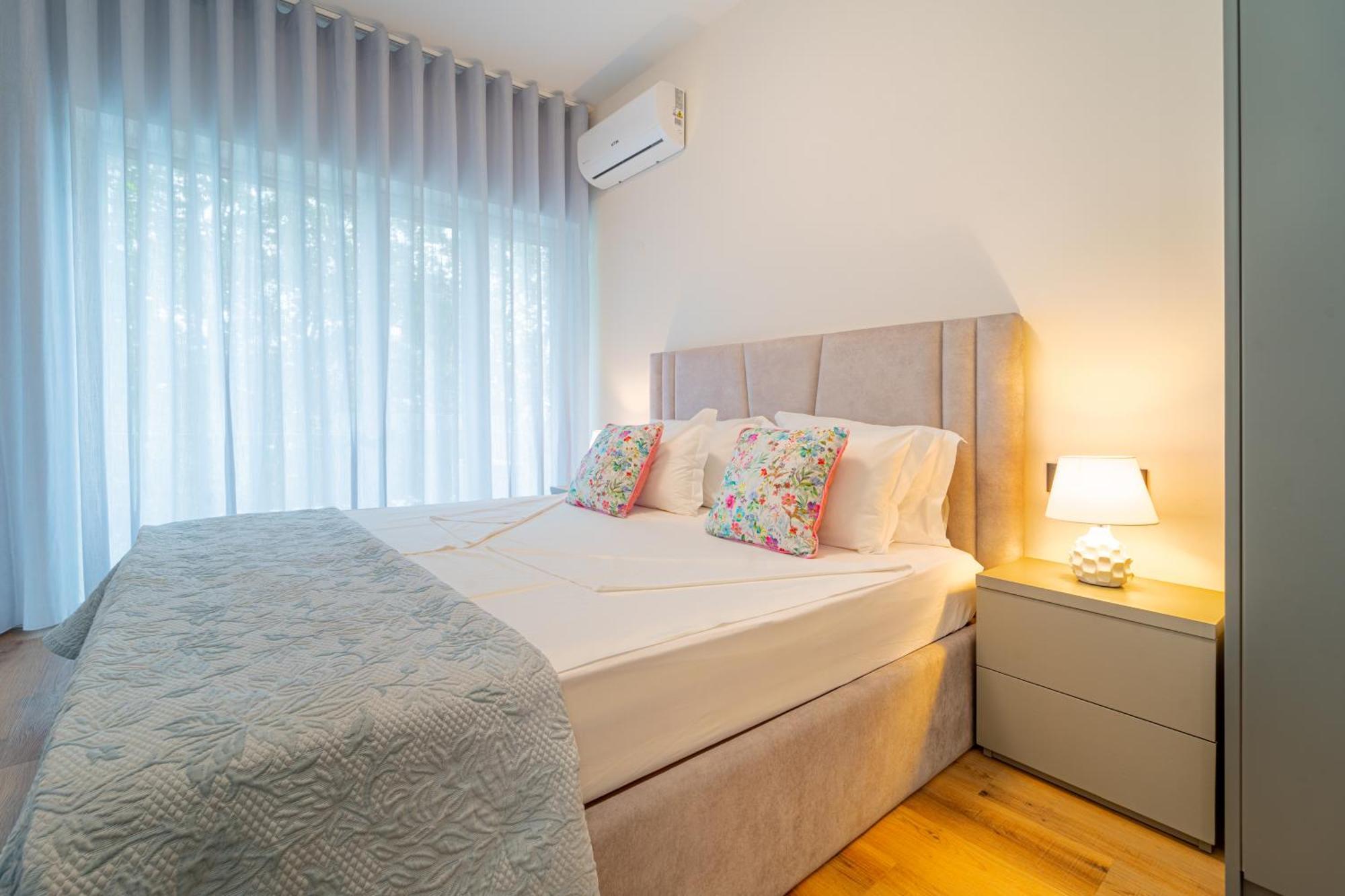 Casa Flores - 2 Bedroom, Lift, Ac, Car Parking - Extra Porto Kültér fotó
